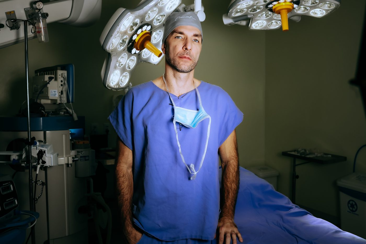 Dr. Rodrigo Porto Leite no centro cirúrgico